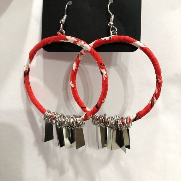 Paparazzi Red & White Garden Chimes Earrings (a)34 - Picture 6 of 8